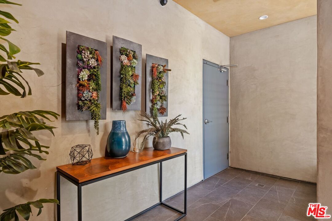 Los Angeles, California, 90025, United States, 9 Bedrooms Bedrooms, ,Residential,For Sale,1940770