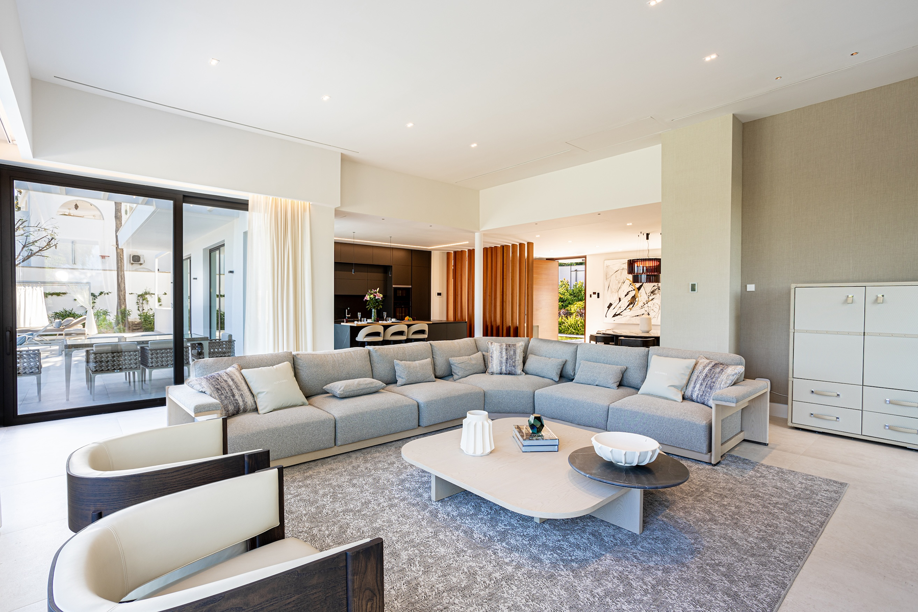  South-facing villa with expansive garden near El Paraíso Golf - 物件實景