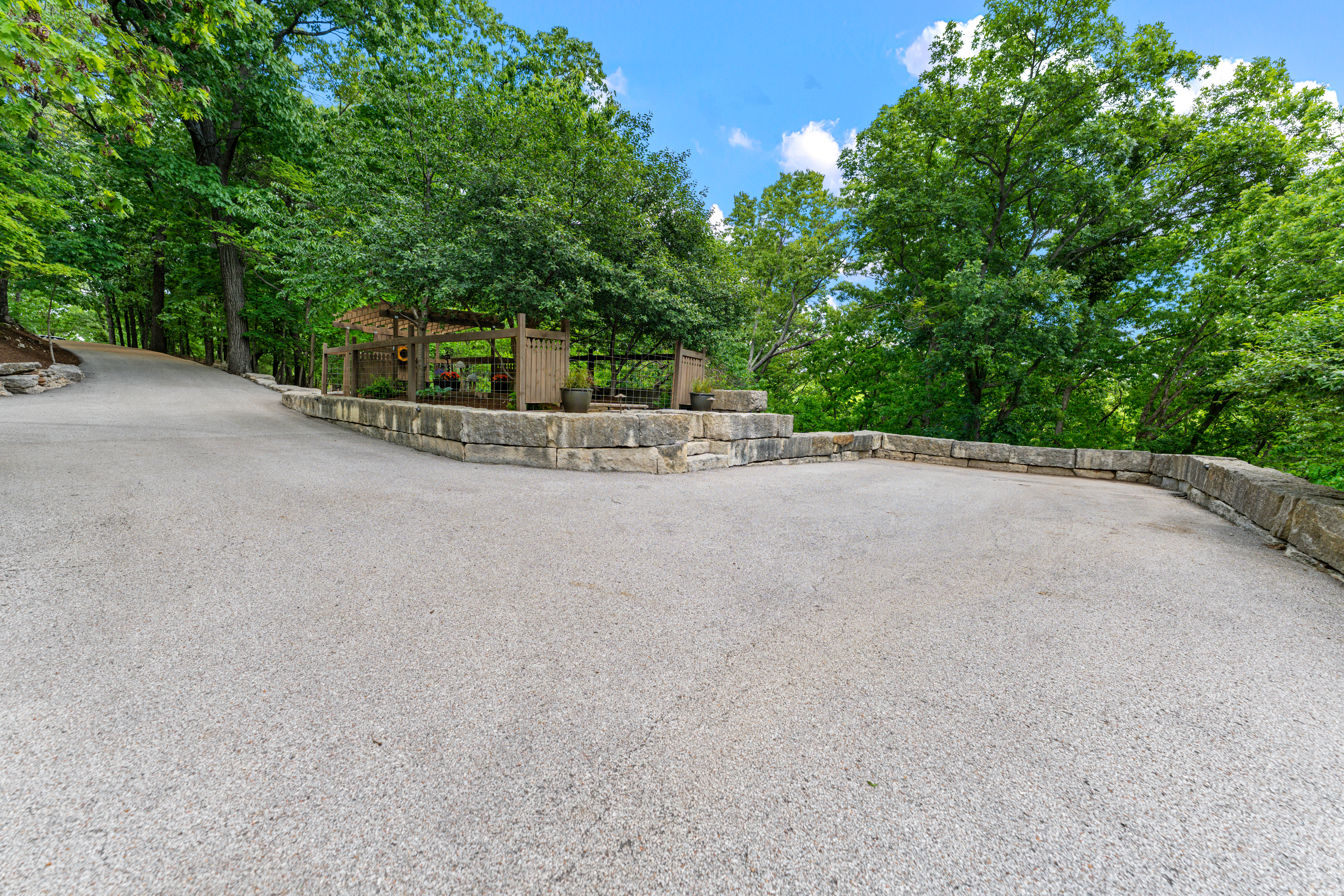  Striking Custom Home Set on 3.49 Private Acres in Wildwood - 物件實景