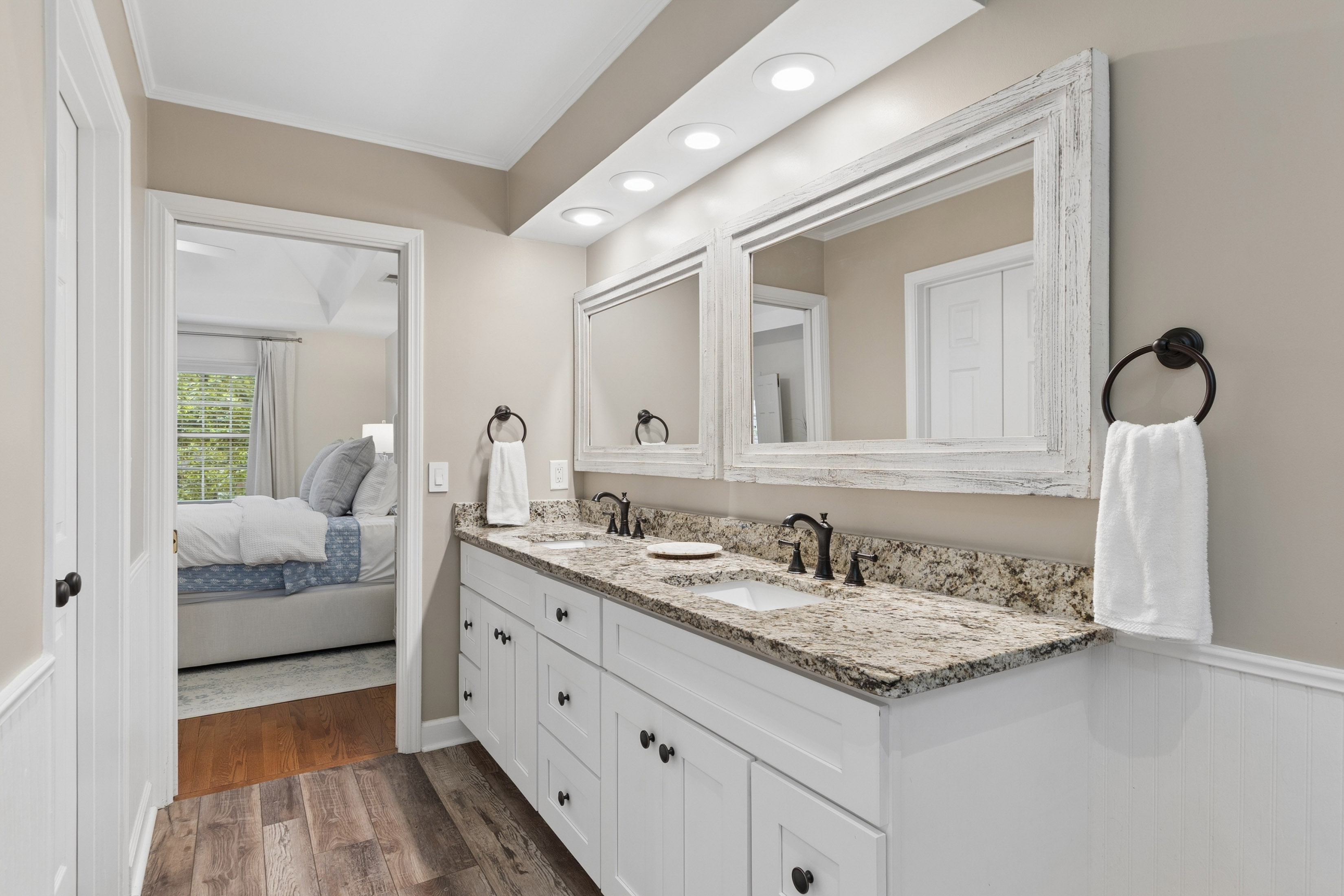  Beautifully Updated Home Blends Timeless Style with Elevated Designer Finishes - 物件實景