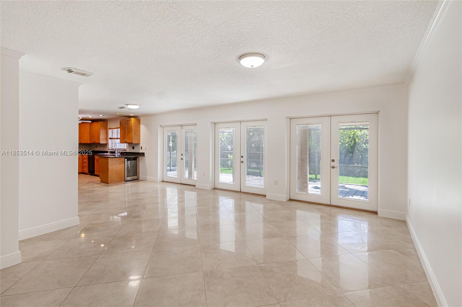 Hialeah, Florida, 33015, United States, 4 Bedrooms Bedrooms, ,3 BathroomsBathrooms,Residential,For Sale,1918630