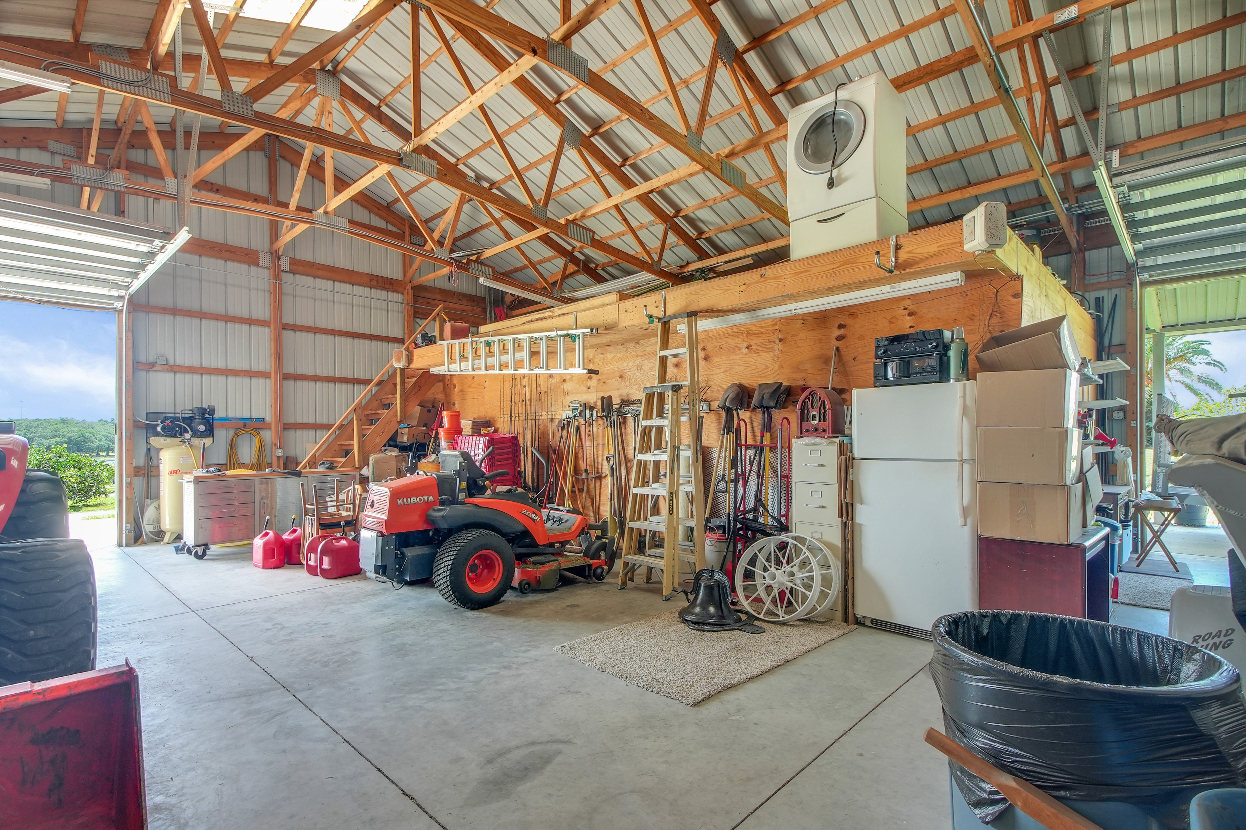 Weirsdale, Florida, 32195, United States, 4 Bedrooms Bedrooms, ,3 BathroomsBathrooms,Residential,For Sale,1900688