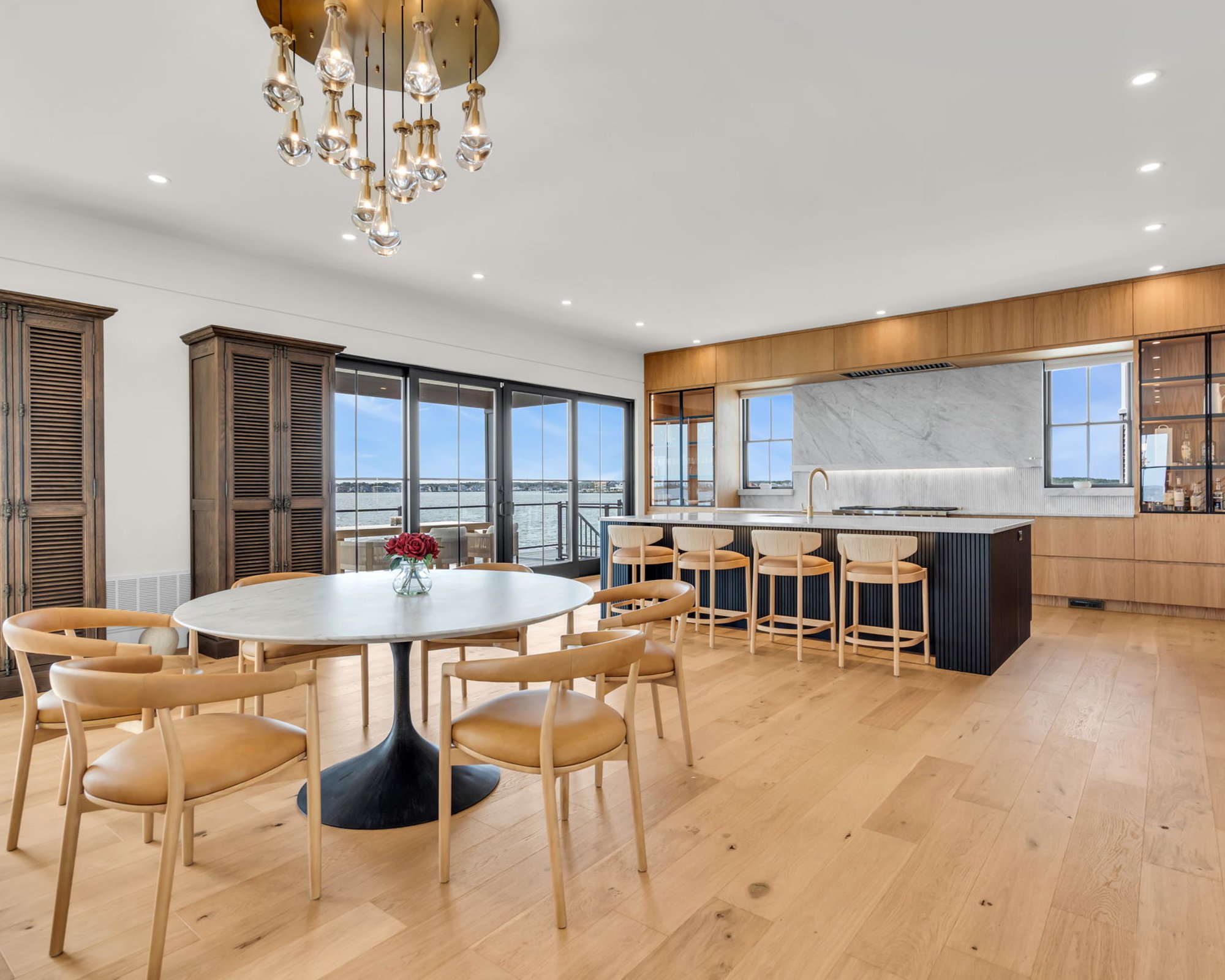  Exceptional Custom Built Waterfront Home - 物件實景