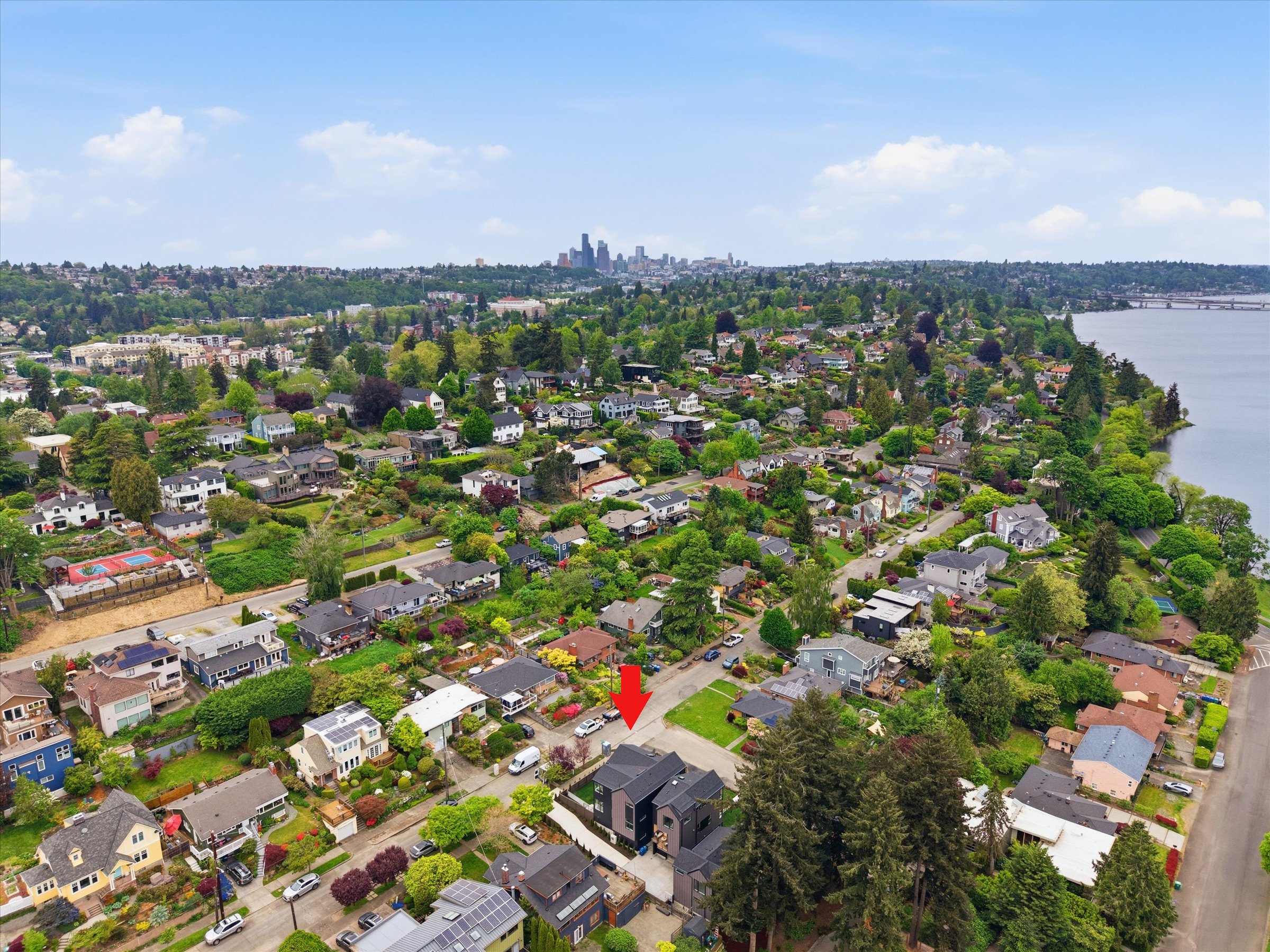  4233 S Bradford St, Seattle, WA 98118 - 物件實景