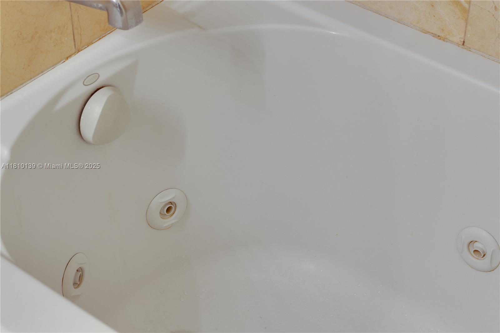 Miami Beach, Florida, 33139, United States, 2 Bedrooms Bedrooms, ,2 BathroomsBathrooms,Residential,For Sale,1850105