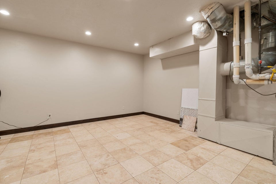 New Harmony, Utah, 84757, United States, 5 Bedrooms Bedrooms, ,6 BathroomsBathrooms,Residential,For Sale,2000791