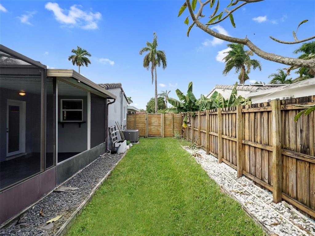 Hollywood, Florida, 33021, United States, 2 Bedrooms Bedrooms, ,1 BathroomBathrooms,Residential,For Sale,1982688