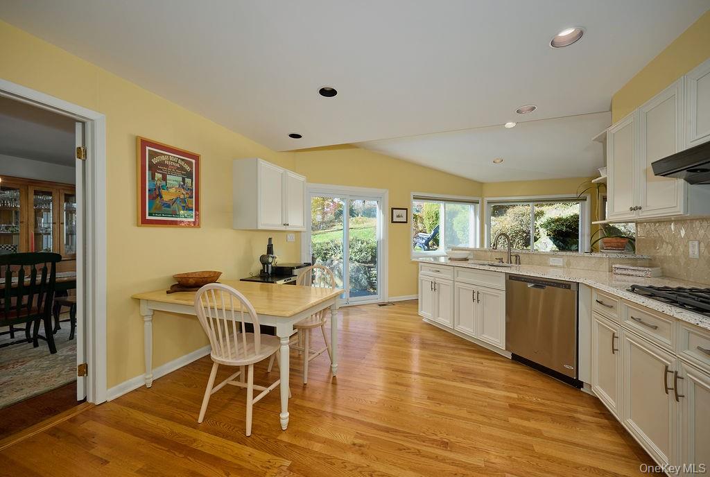 New Rochelle, New York, 10804, United States, 4 Bedrooms Bedrooms, ,3 BathroomsBathrooms,Residential,For Sale,1991055