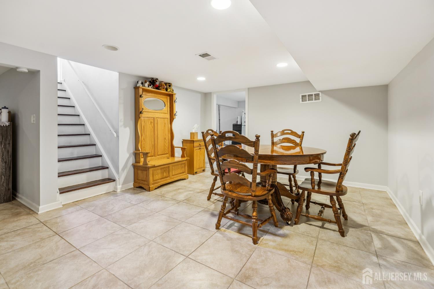 Woodbridge Proper, New Jersey, 07095, United States, 3 Bedrooms Bedrooms, ,2 BathroomsBathrooms,Residential,For Sale,1969117