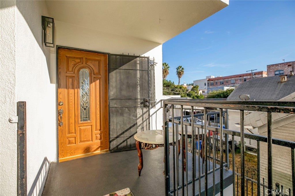 Los Angeles, California, 90027, United States, 2 Bedrooms Bedrooms, ,2 BathroomsBathrooms,Residential,For Sale,1939885