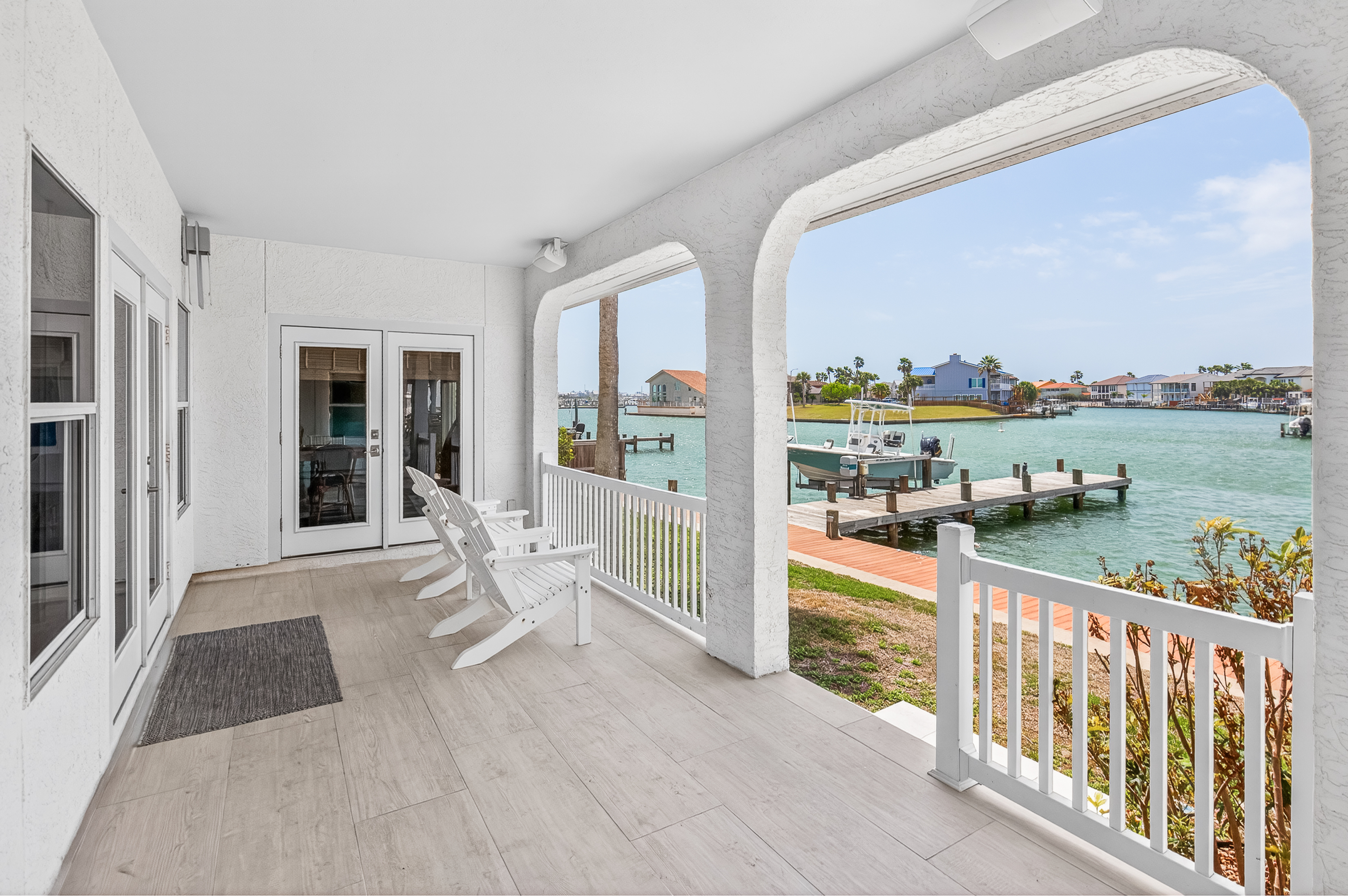  Canal-Front Estate in Island Moorings - 物件實景