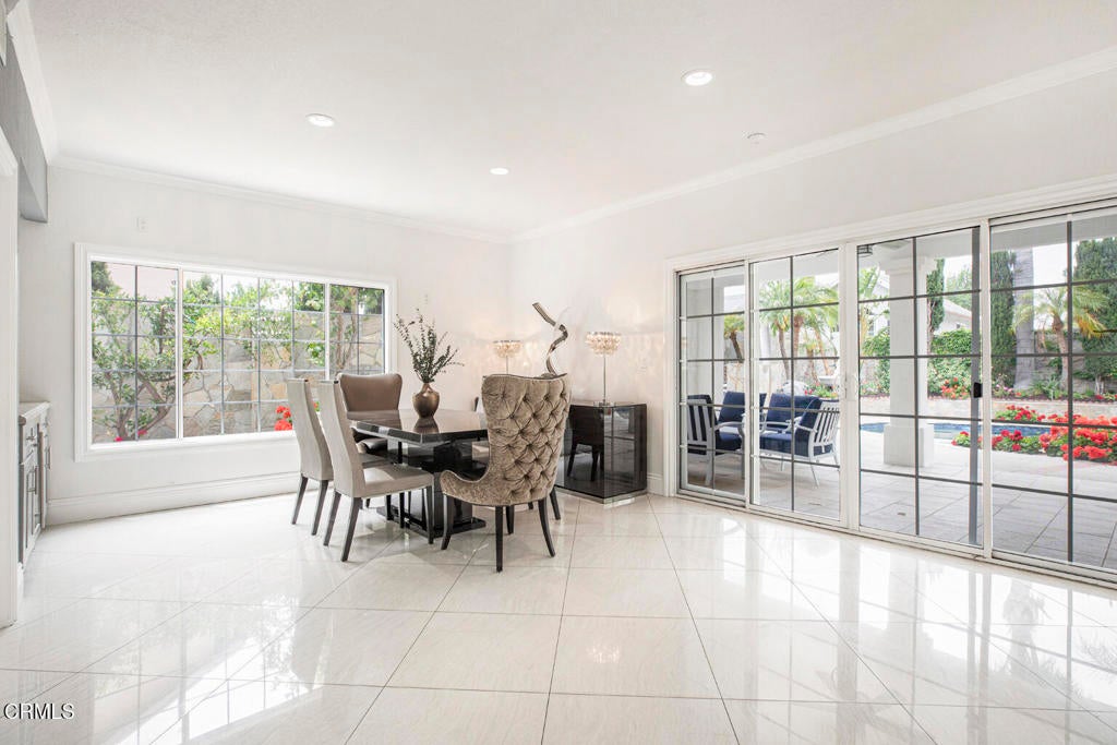 Los Angeles, California, 91352, United States, 5 Bedrooms Bedrooms, ,5 BathroomsBathrooms,Residential,For Sale,1941617