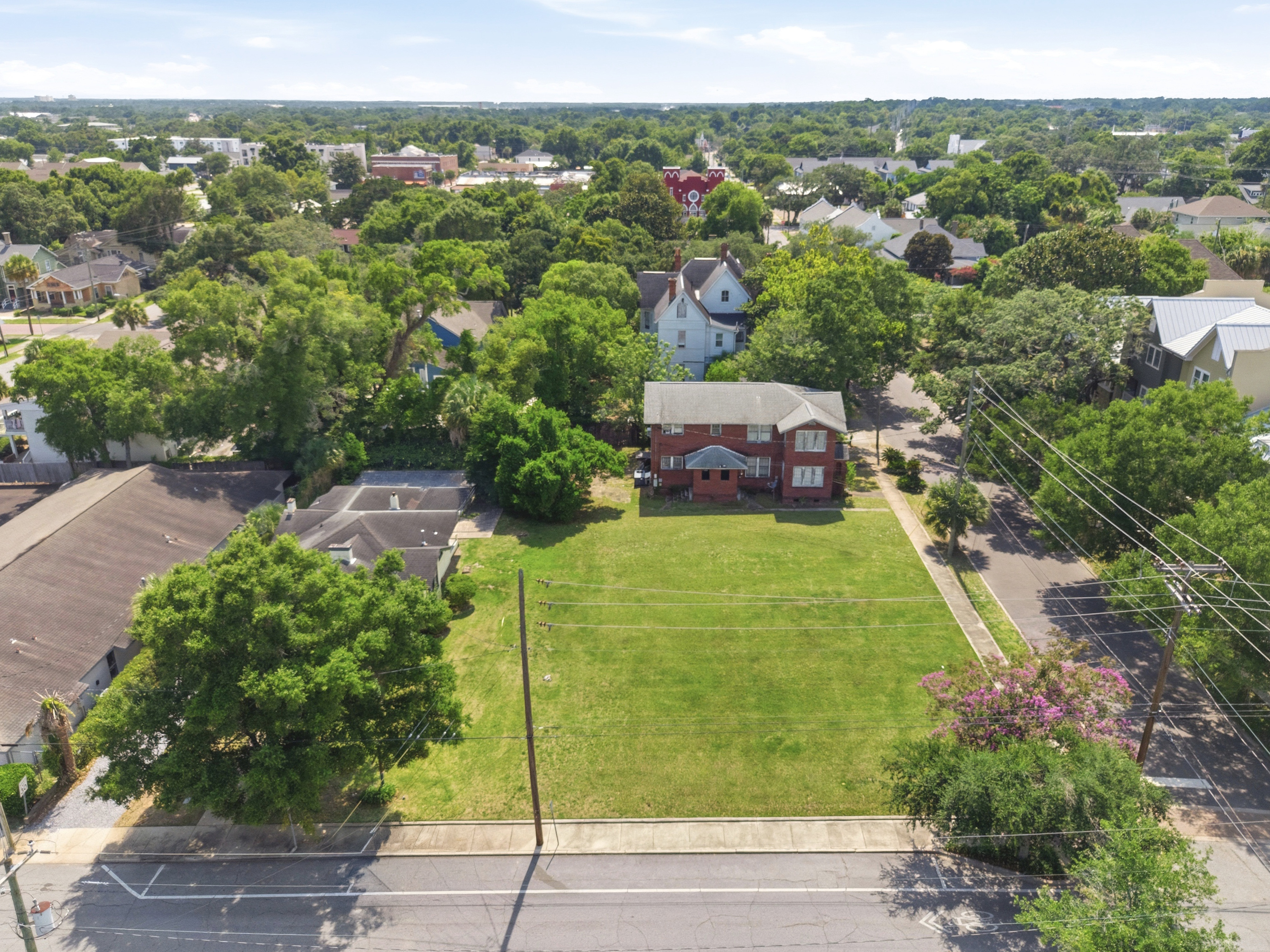  Rare Corner Parcel with Three-Lot Potential in Downton Pensacola - 物件實景