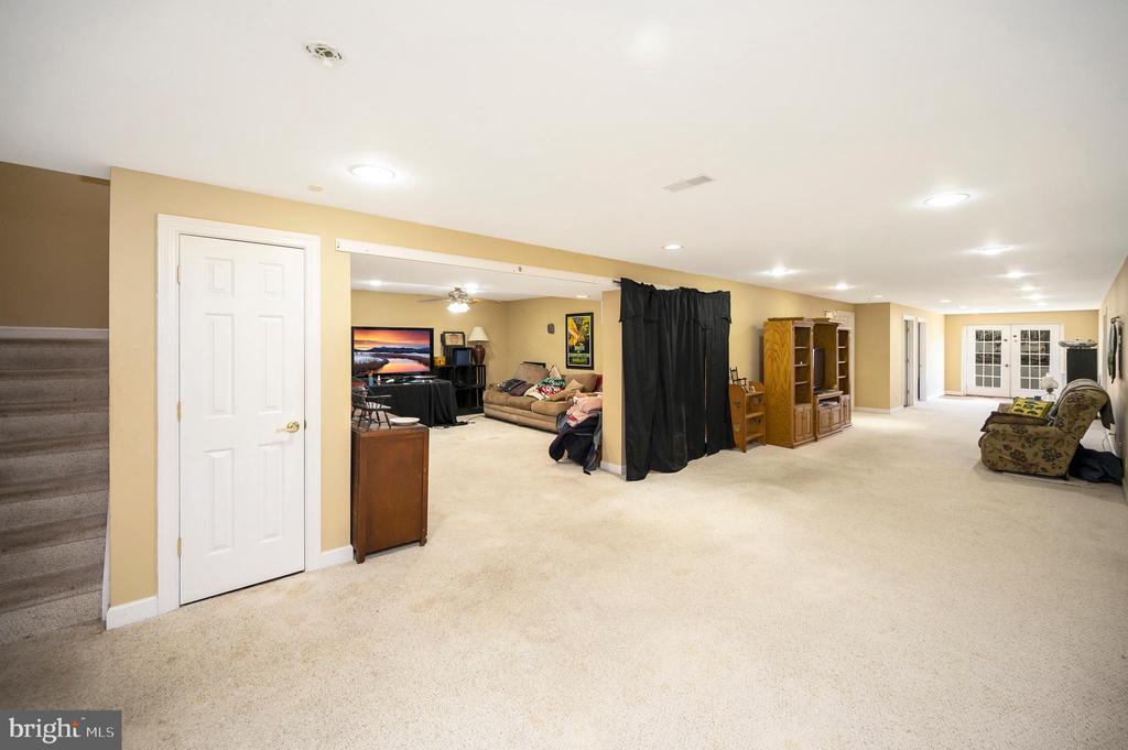 Sumerduck, Virginia, 22742, United States, 4 Bedrooms Bedrooms, ,5 BathroomsBathrooms,Residential,For Sale,2048793