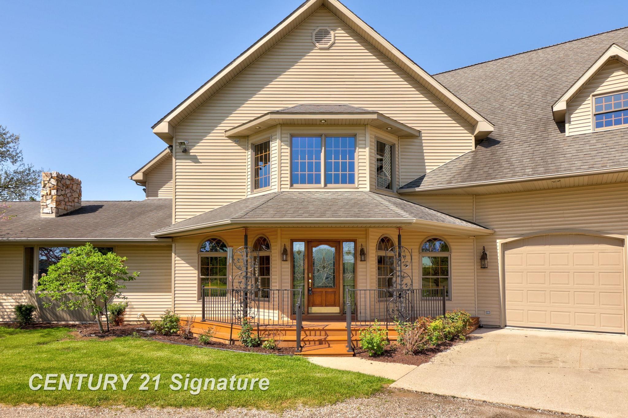 Hemlock, Michigan, 48626, United States, 6 Bedrooms Bedrooms, ,5 BathroomsBathrooms,Residential,For Sale,1984080