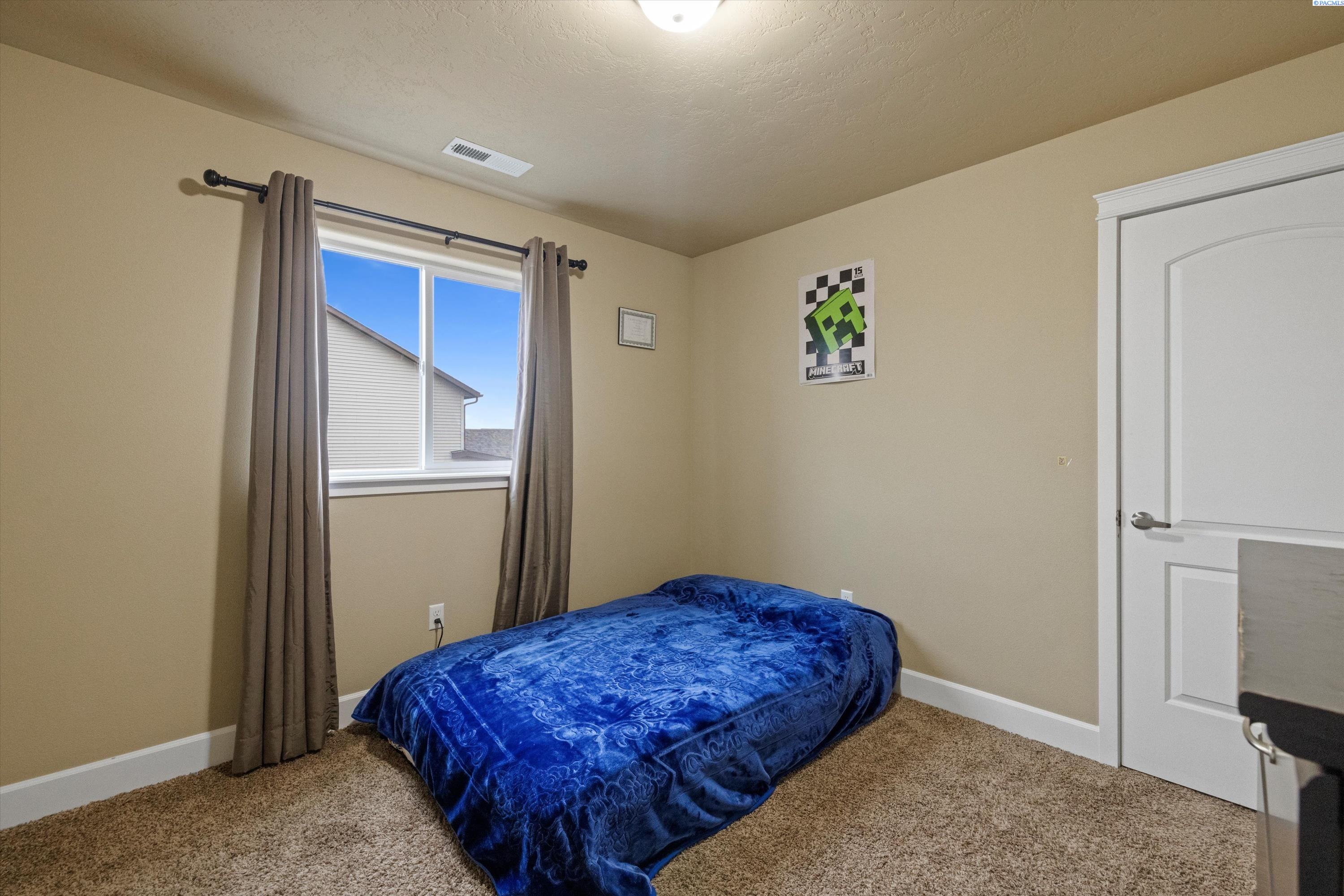 Pasco, Washington, 99301, United States, 6 Bedrooms Bedrooms, ,3 BathroomsBathrooms,Residential,For Sale,1705184