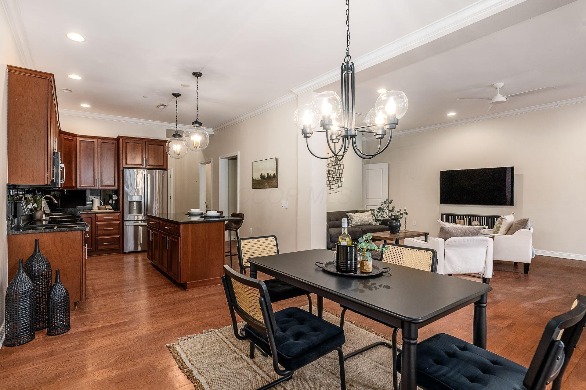 Columbus, Ohio, 43215, United States, 2 Bedrooms Bedrooms, ,3 BathroomsBathrooms,Residential,For Sale,1903521