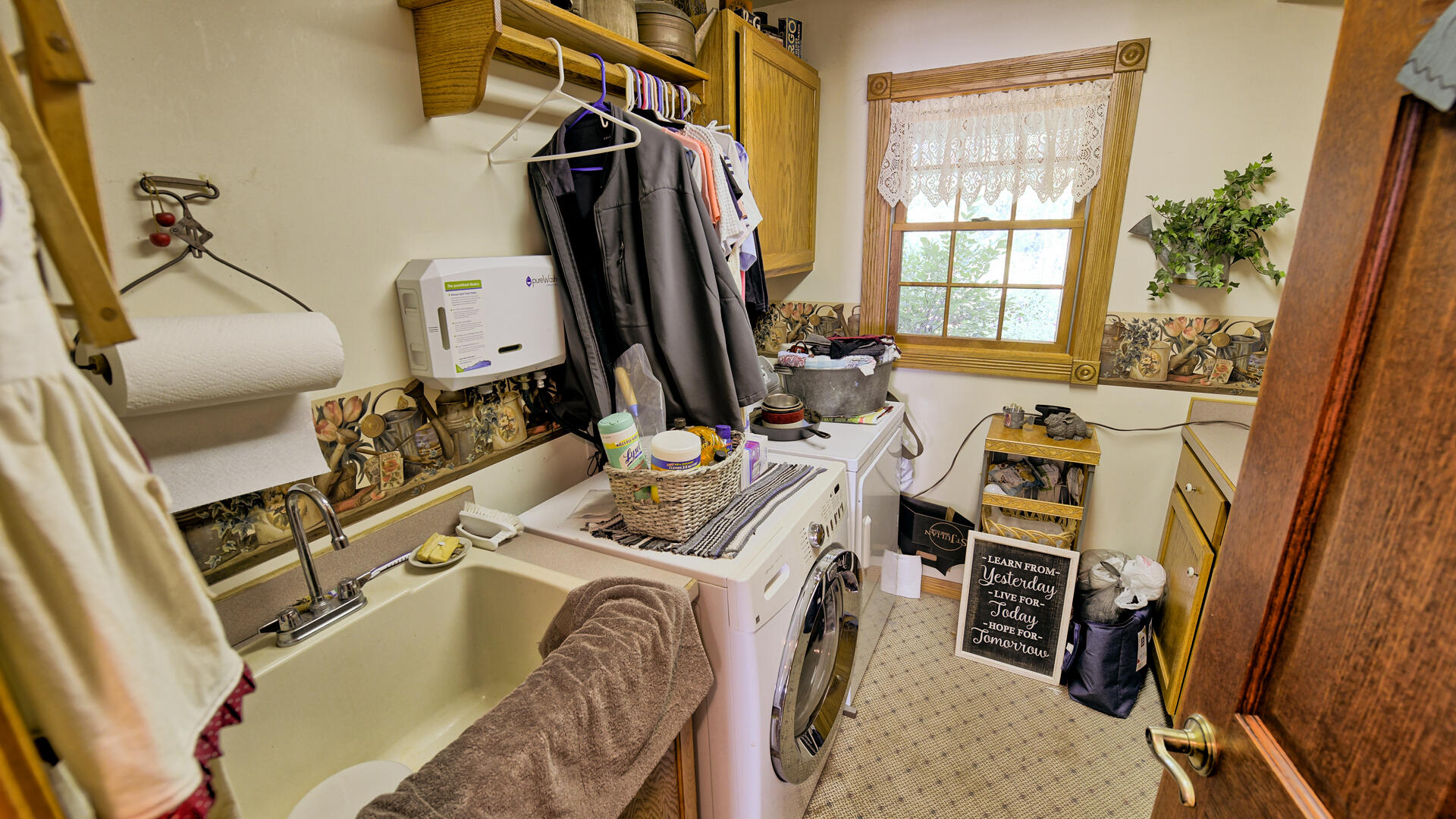 Portland, Michigan, 48875, United States, 5 Bedrooms Bedrooms, ,4 BathroomsBathrooms,Residential,For Sale,2002495