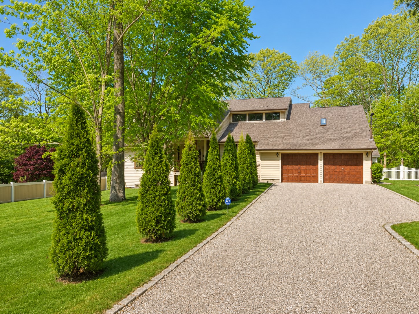 Middle Island, New York, 11953, United States, 4 Bedrooms Bedrooms, ,4 BathroomsBathrooms,Residential,For Sale,2049194