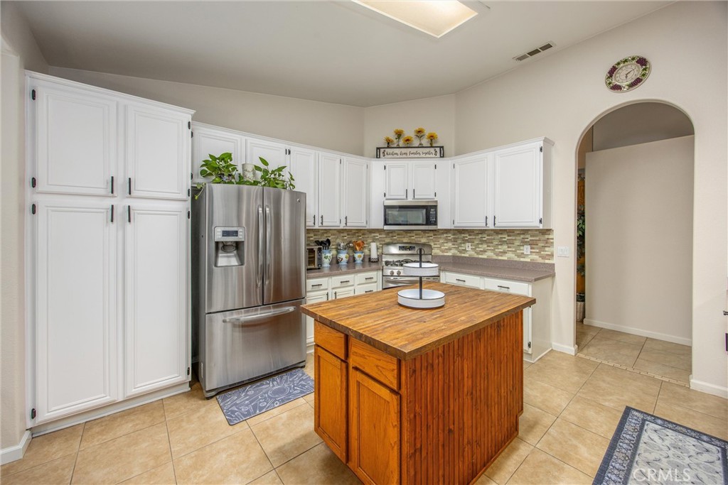 Apple Valley, California, 92307, United States, 5 Bedrooms Bedrooms, ,3 BathroomsBathrooms,Residential,For Sale,2049361