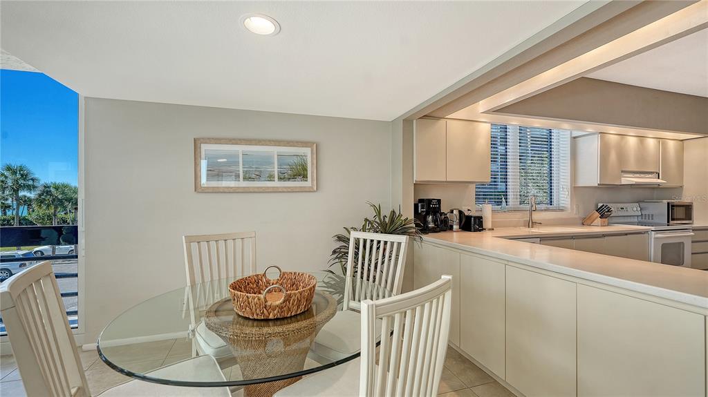 Longboat Key, Florida, 34228, United States, 2 Bedrooms Bedrooms, ,2 BathroomsBathrooms,Residential,For Sale,1995565