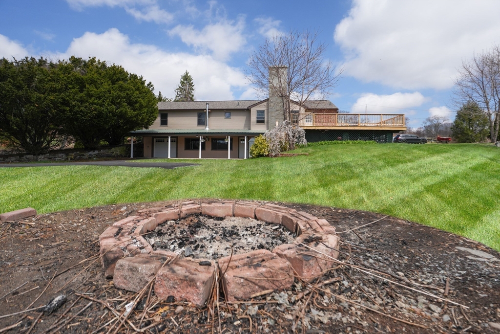 Brimfield, Massachusetts, 01010, United States, 4 Bedrooms Bedrooms, ,3 BathroomsBathrooms,Residential,For Sale,1928752