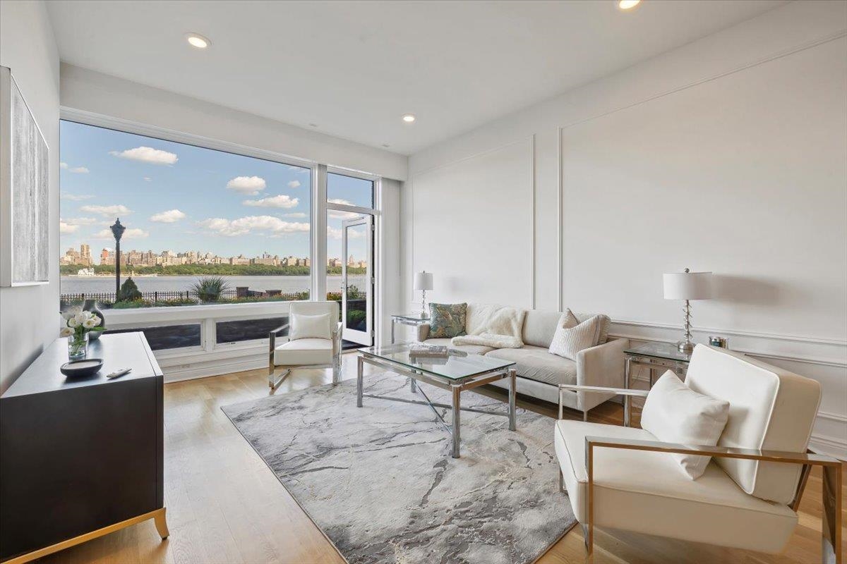 Edgewater, New Jersey, 07020, United States, 2 Bedrooms Bedrooms, ,2 BathroomsBathrooms,Residential,For Sale,1836744