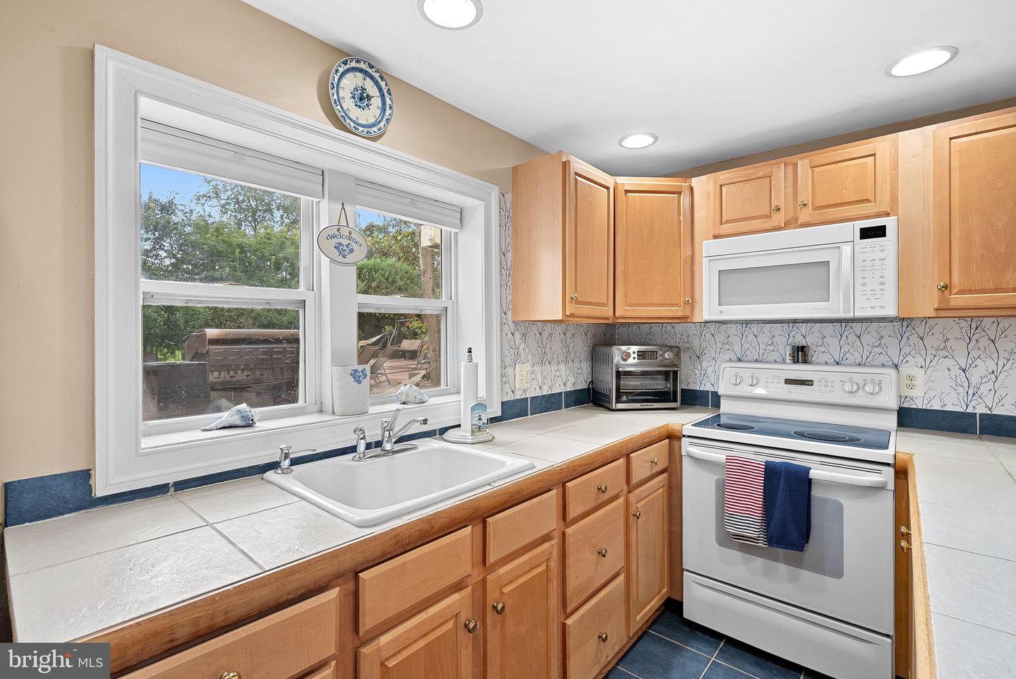 Waterford, Virginia, 20197, United States, 5 Bedrooms Bedrooms, ,4 BathroomsBathrooms,Residential,For Sale,1940957