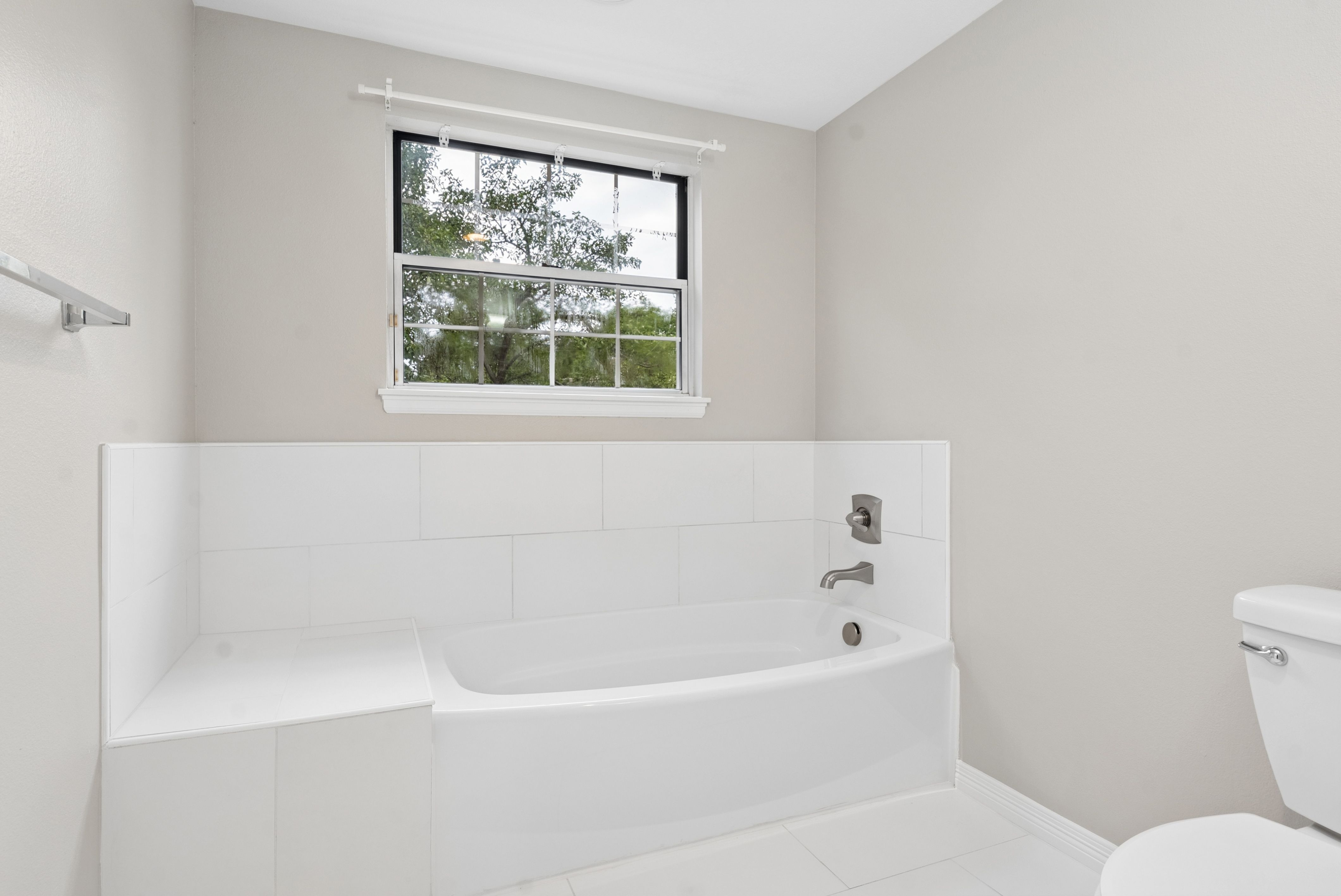  Bright Updated Townhome in Homestead Willows with One-Level Living & Pool Access - 物件實景