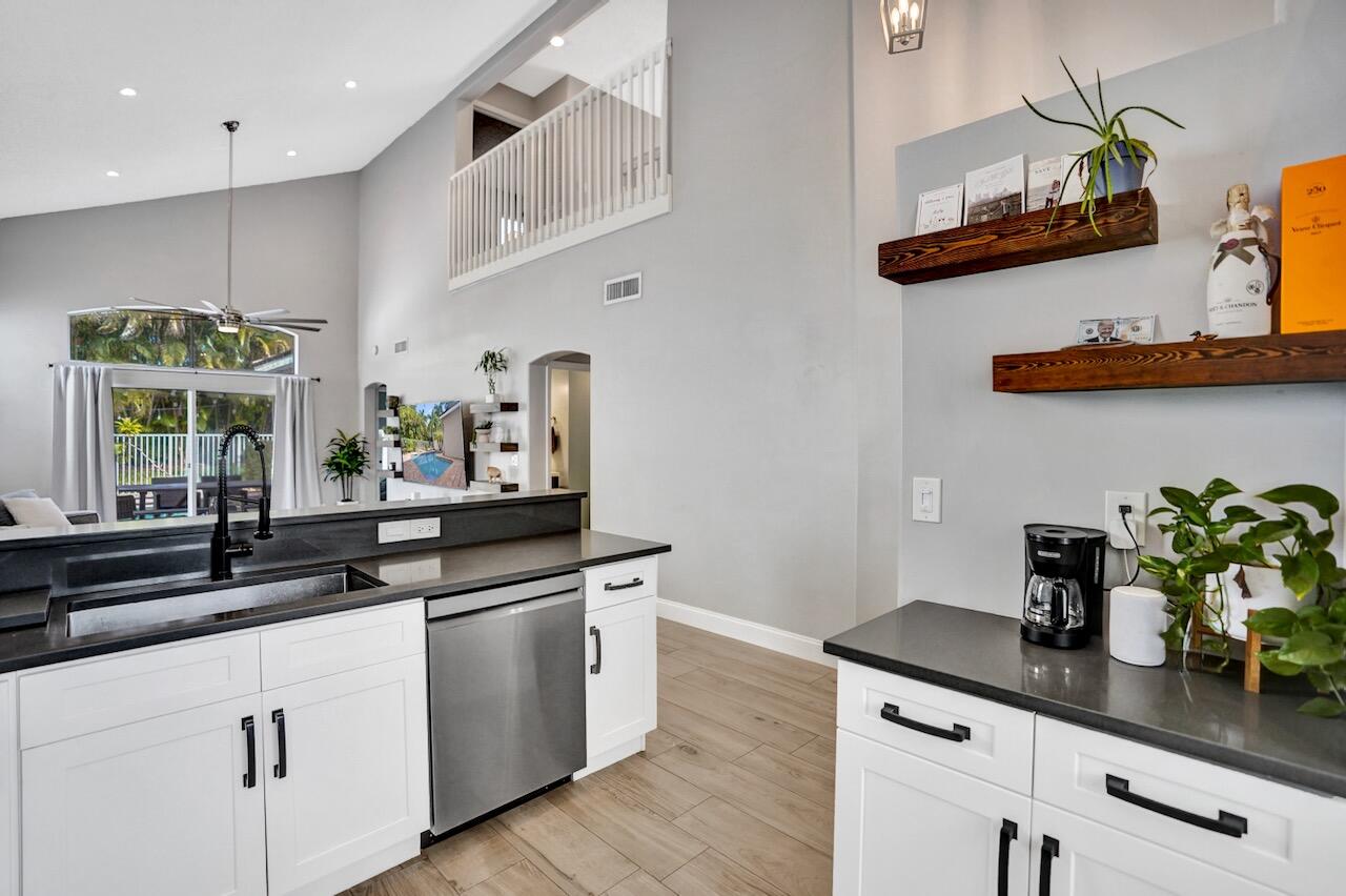 Lake Worth, Florida, 33463, United States, 3 Bedrooms Bedrooms, ,3 BathroomsBathrooms,Residential,For Sale,1940163