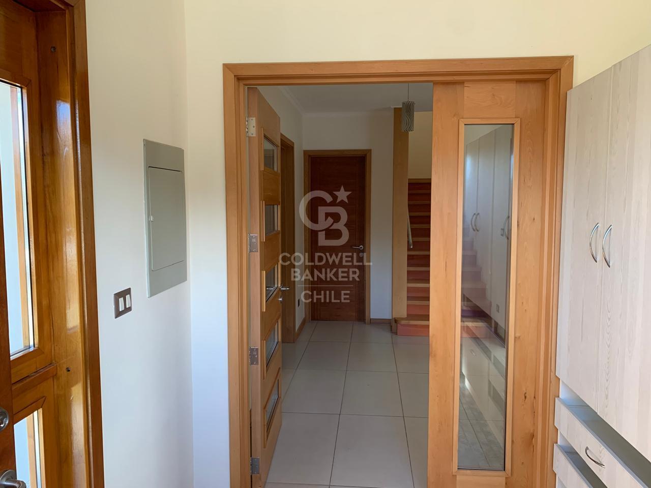 Puerto Varas, Chile, 7 Bedrooms Bedrooms, ,5 BathroomsBathrooms,Residential,For Sale,1990332