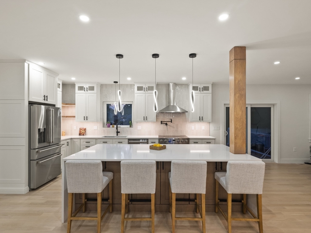Wakefield, Massachusetts, 01880, United States, 4 Bedrooms Bedrooms, ,5 BathroomsBathrooms,Residential,For Sale,1938527