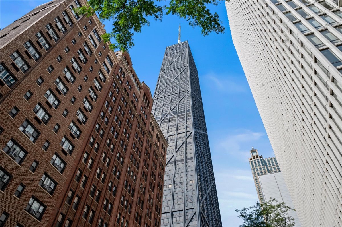 Chicago, Illinois, 60611, United States, 2 Bedrooms Bedrooms, ,2 BathroomsBathrooms,Residential,For Sale,1938931