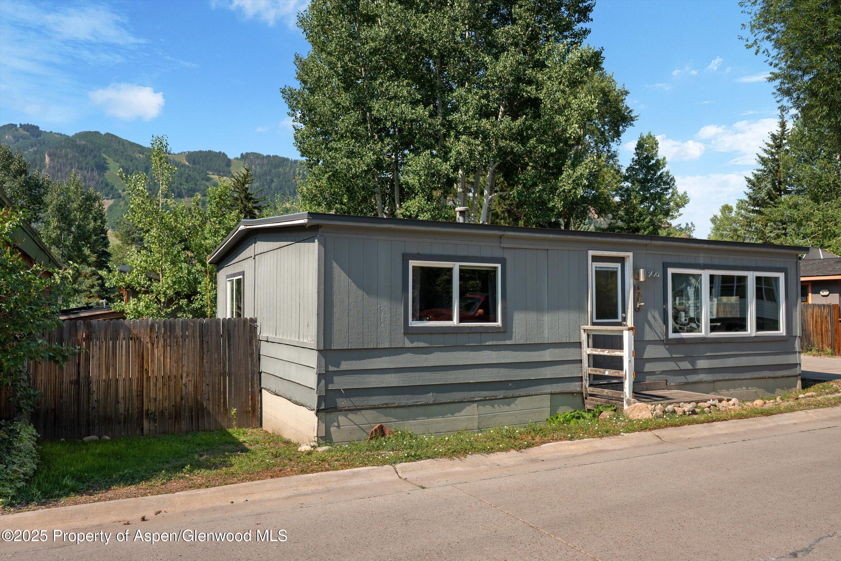 Aspen, Colorado, 81611, United States, 2 Bedrooms Bedrooms, ,1 BathroomBathrooms,Residential,For Sale,1927391
