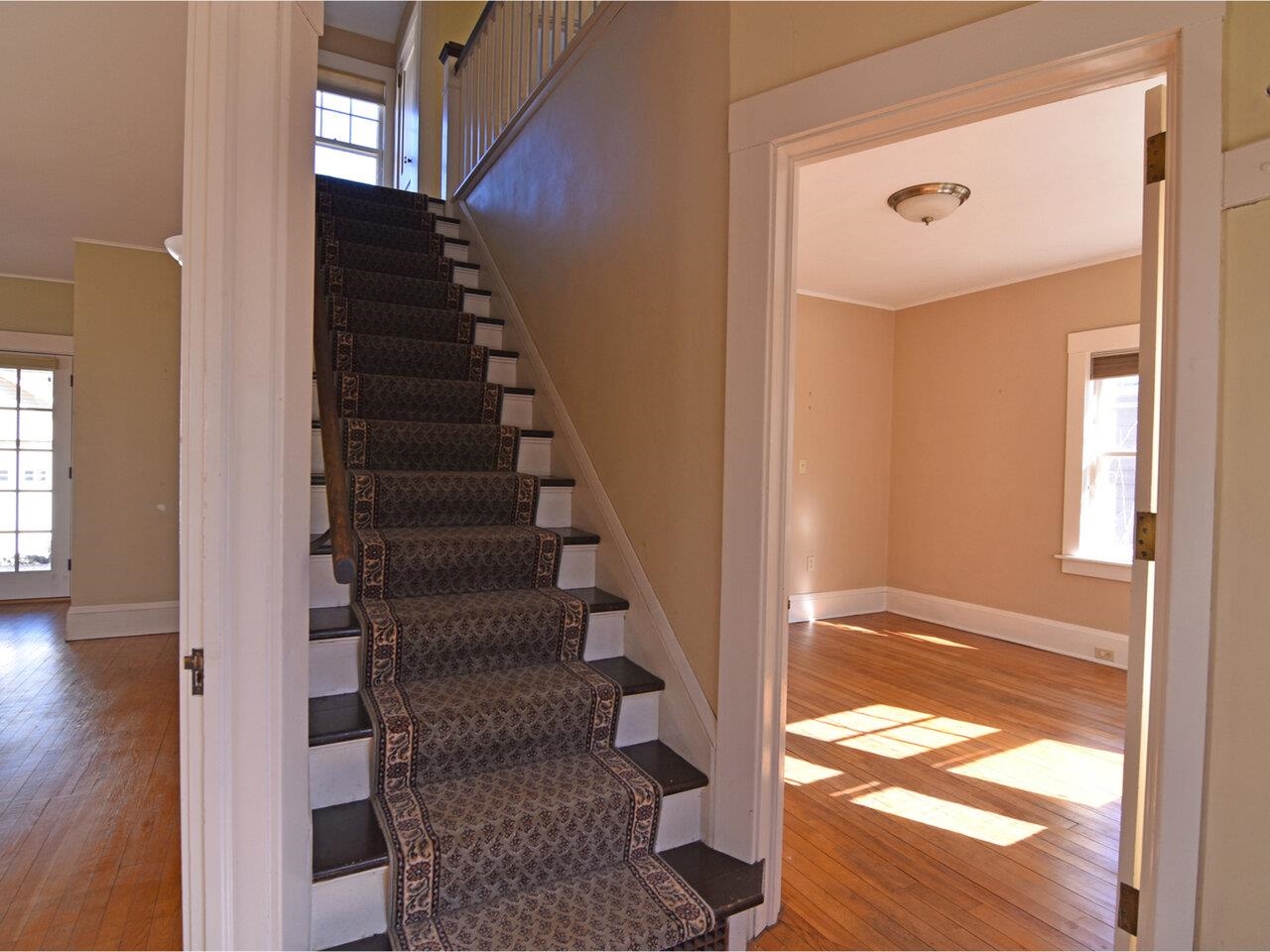 Burlington, Vermont, 05401, United States, 2 Bedrooms Bedrooms, ,2 BathroomsBathrooms,Residential,For Sale,1787470