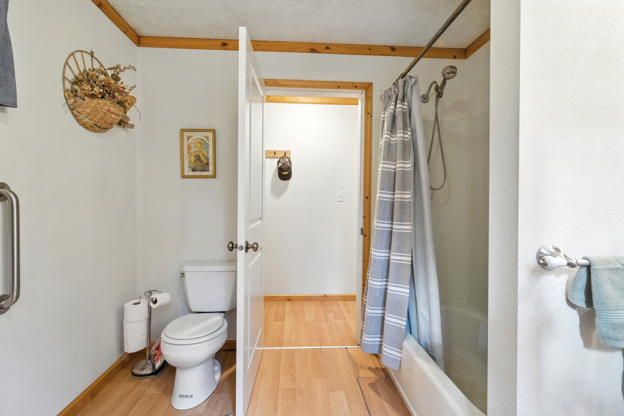 Sandpoint, Idaho, 83864, United States, 2 Bedrooms Bedrooms, ,2 BathroomsBathrooms,Residential,For Sale,2006058