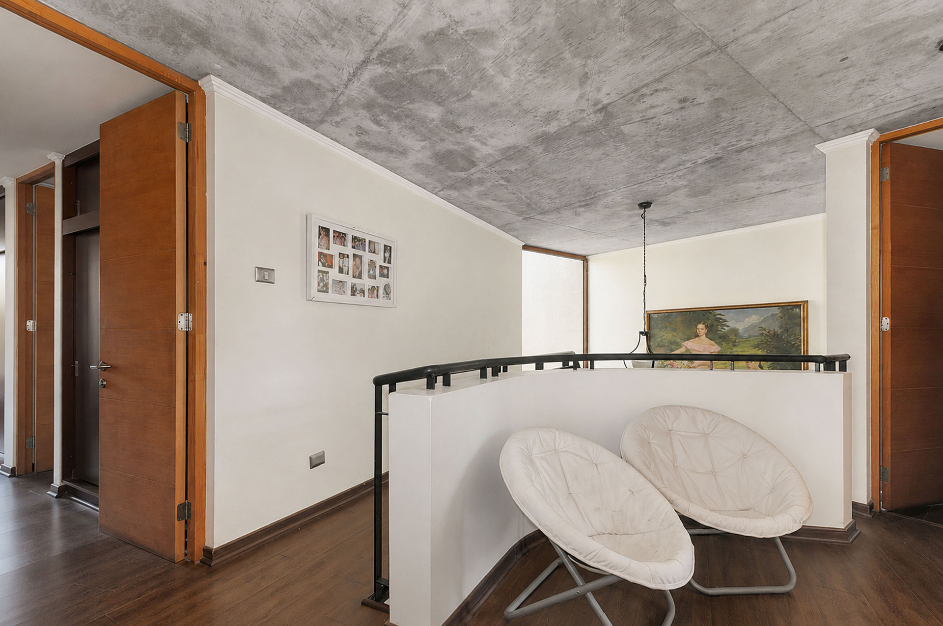  Modern home with generous living spaces,  in La Reina Alta - 物件實景