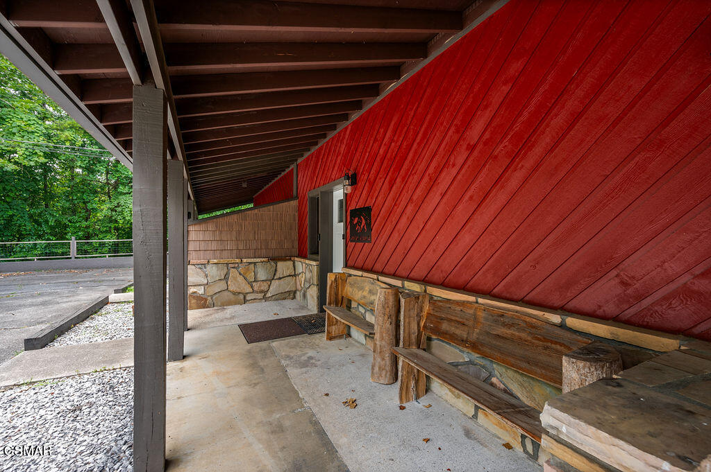 Sevierville, Tennessee, 37876, United States, 4 Bedrooms Bedrooms, ,6 BathroomsBathrooms,Residential,For Sale,2008845