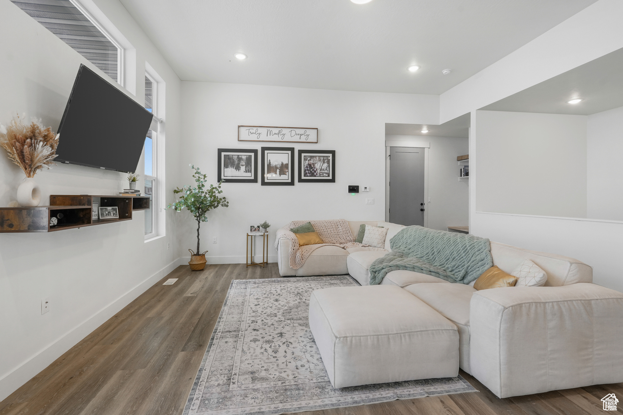 Tooele, Utah, 84074, United States, 6 Bedrooms Bedrooms, ,2 BathroomsBathrooms,Residential,For Sale,1970427