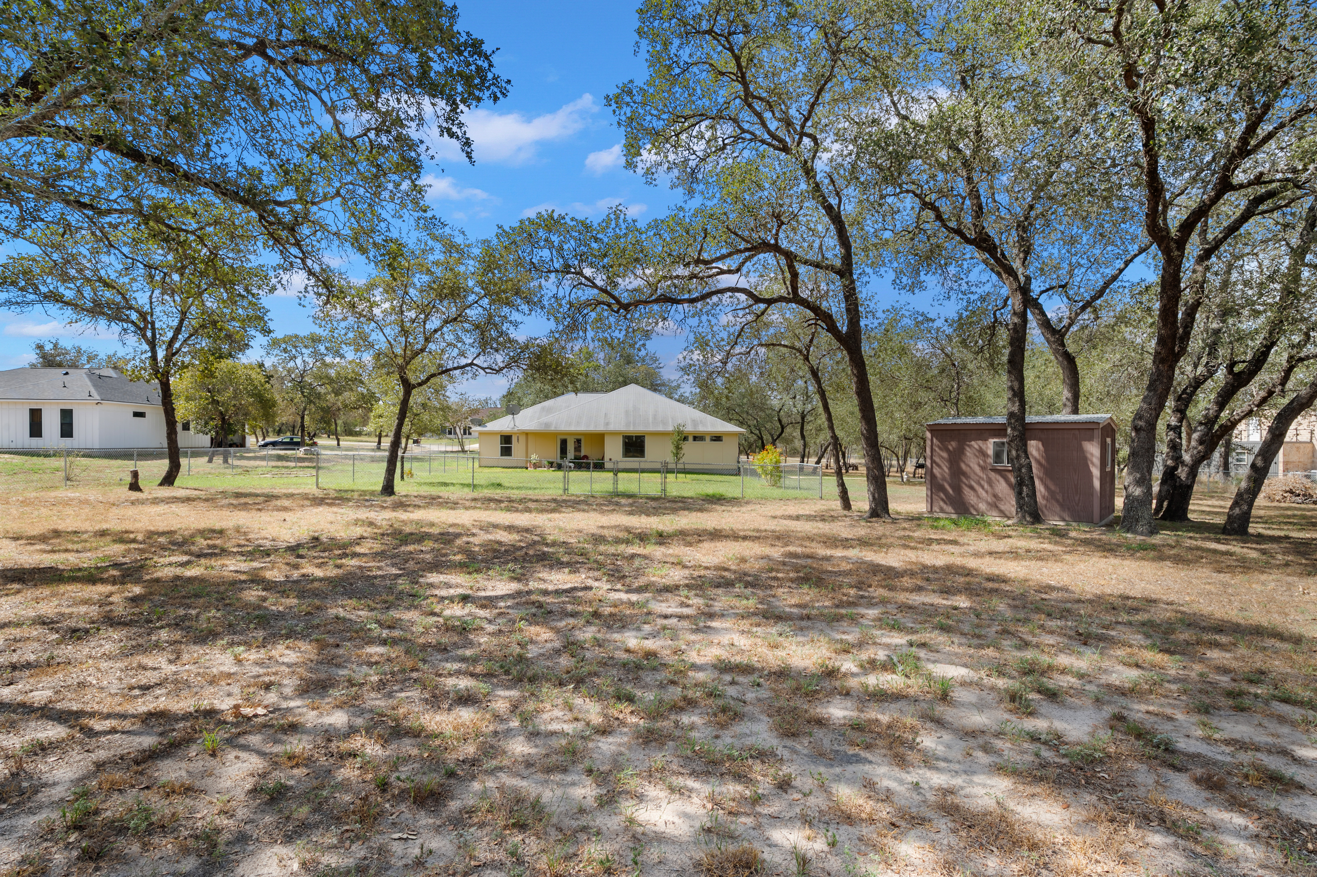  Spacious Poteet Home on 1.02 Acres - 物件實景