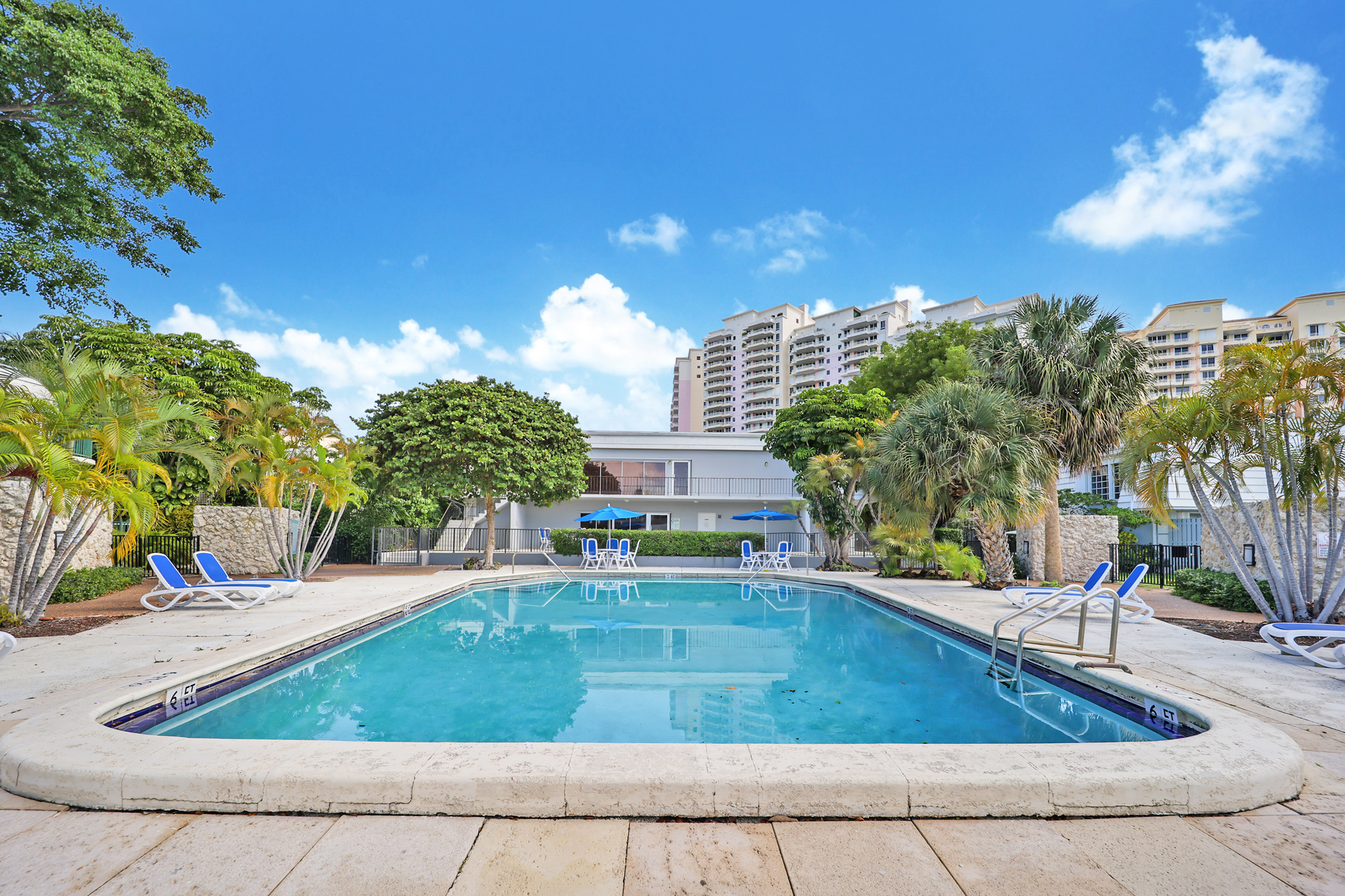  210 Sea View Dr, Key Biscayne, FL, 33149 - 物件實景