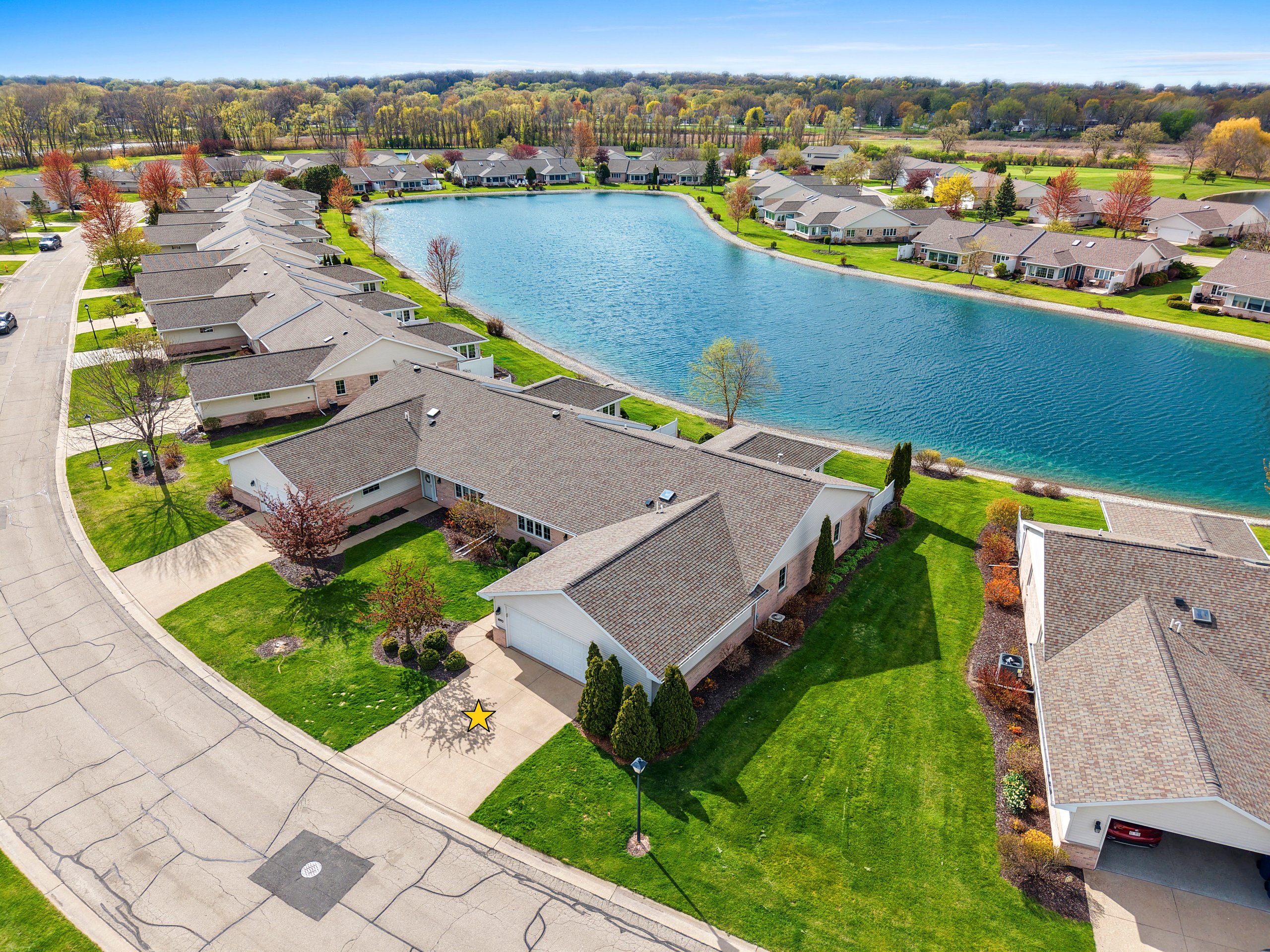  Waterfront Living at River Pines Condos - 物件實景