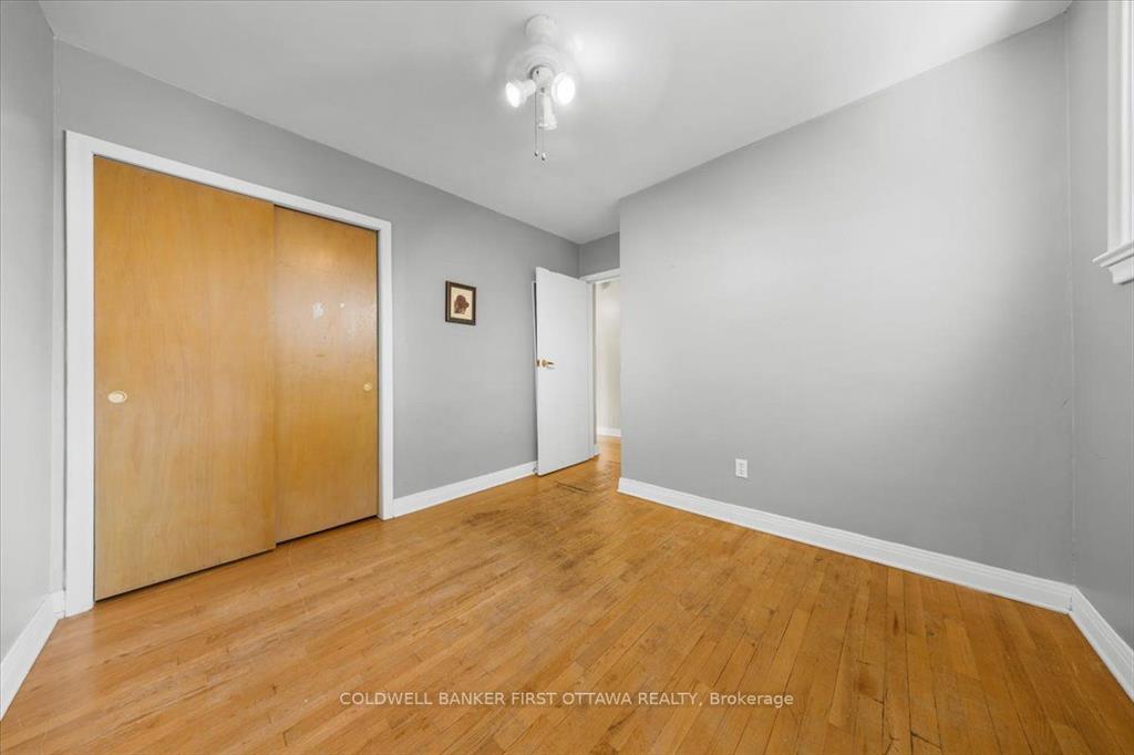 Ottawa, Ontario, K2A 1N7, CA, 3 Bedrooms Bedrooms, ,2 BathroomsBathrooms,Residential,For Sale,1924987