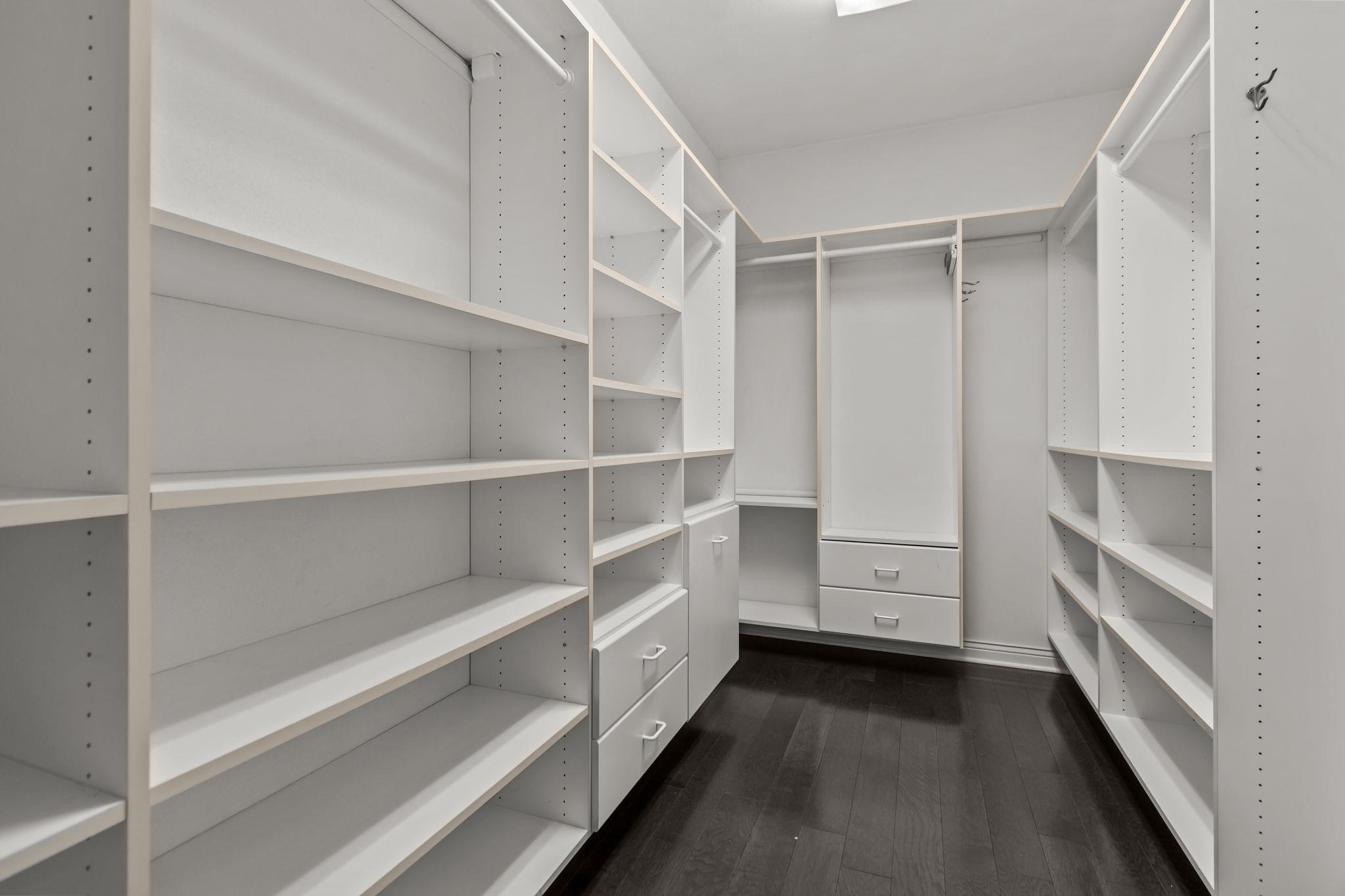 NEENAH, Wisconsin, 54956, United States, 4 Bedrooms Bedrooms, ,4 BathroomsBathrooms,Residential,For Sale,1955274