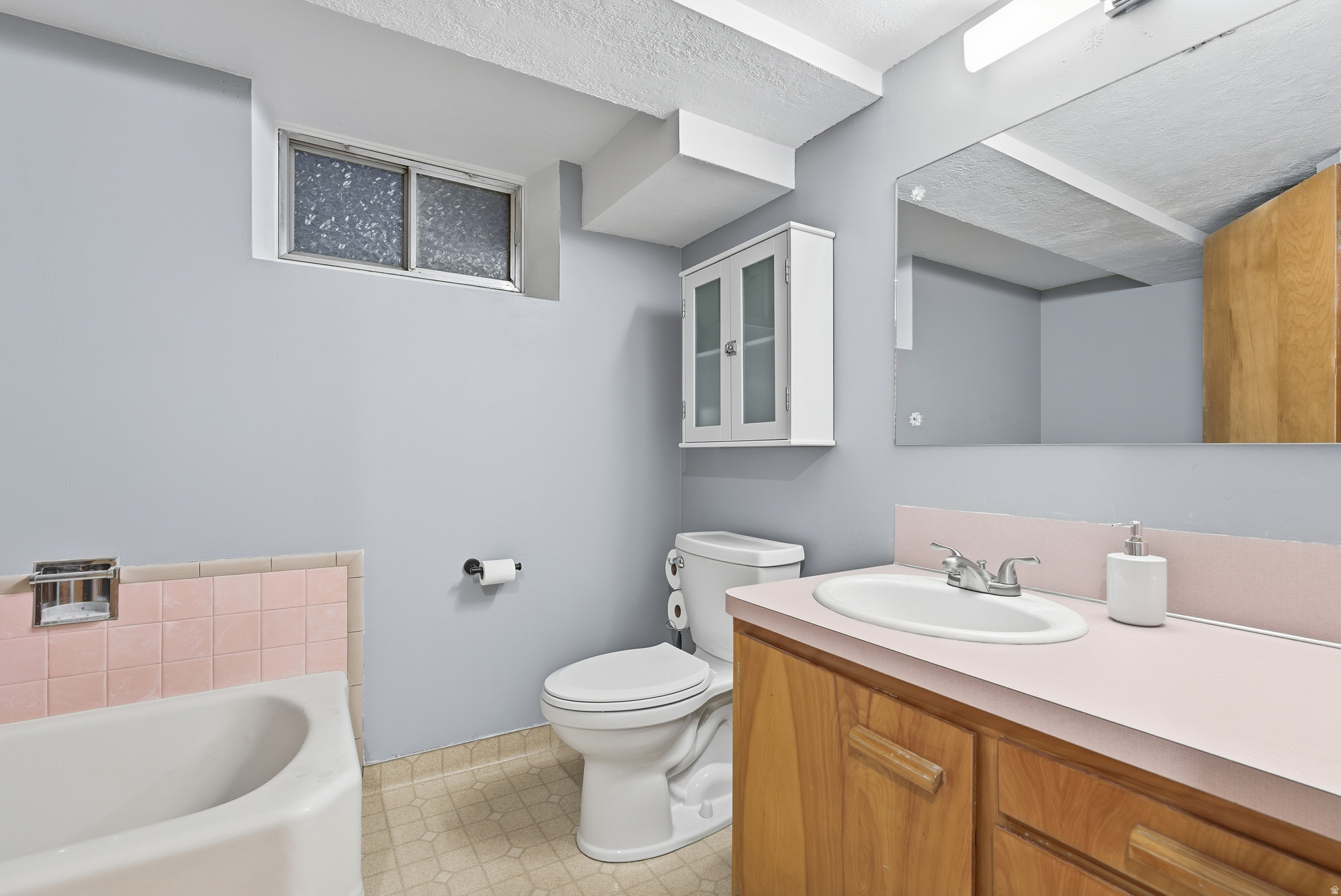 Clearfield, Utah, 84015, United States, 6 Bedrooms Bedrooms, ,2 BathroomsBathrooms,Residential,For Sale,1992038