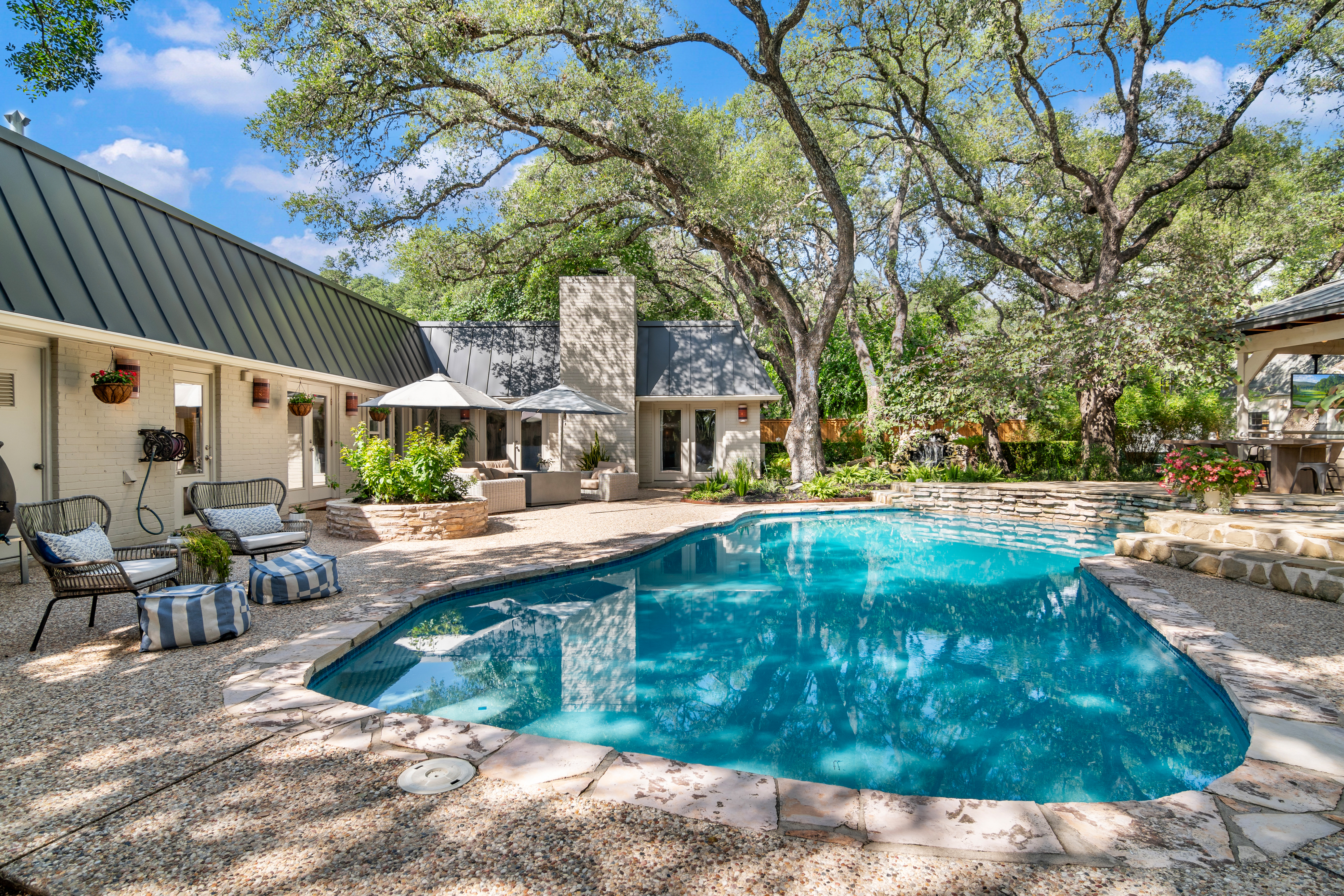  Private Oak-Shaded Estate in Castle Hills - 物件實景
