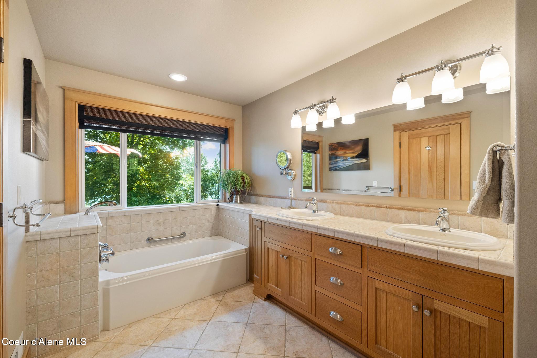 Harrison, Idaho, 83833, United States, 4 Bedrooms Bedrooms, ,5 BathroomsBathrooms,Residential,For Sale,1895390