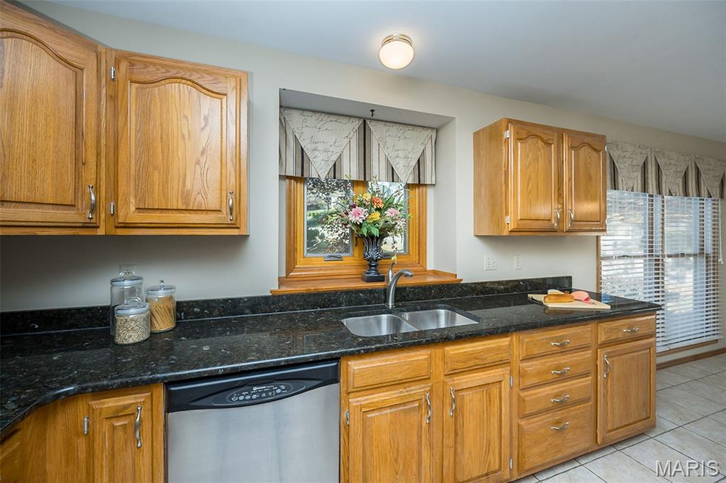 Chesterfield, Missouri, 63005, United States, 4 Bedrooms Bedrooms, ,3 BathroomsBathrooms,Residential,For Sale,1989616