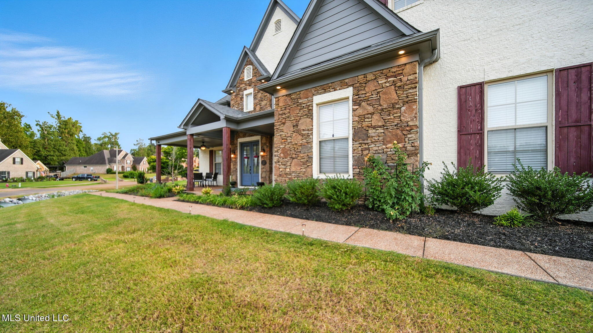 Hernando, Mississippi, 38632, United States, 4 Bedrooms Bedrooms, ,3 BathroomsBathrooms,Residential,For Sale,1978429