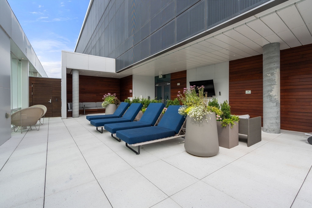 Boston, Massachusetts, 02215, United States, 2 Bedrooms Bedrooms, ,2 BathroomsBathrooms,Residential,For Sale,1941933
